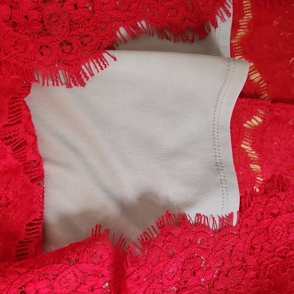 Red lace blouse - Picture 6 of 7